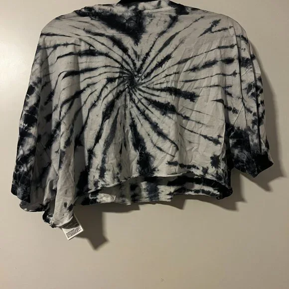 cropped graphic tee - Picture 2 of 3